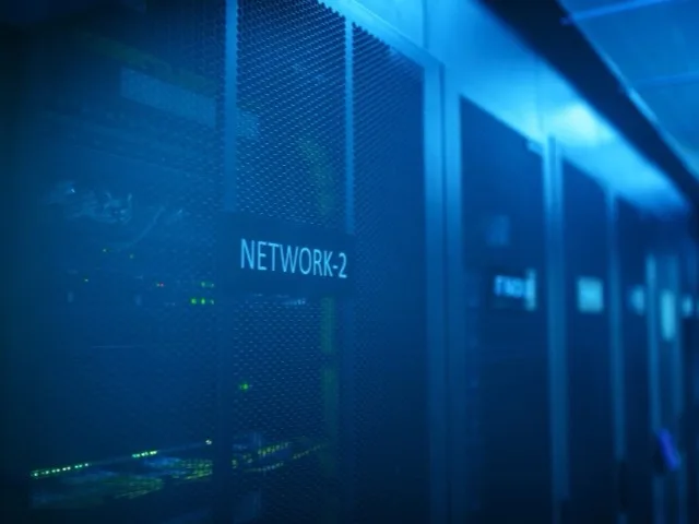 Backend szerver rack hálózati infrastruktúrával, adatközponti környezetben